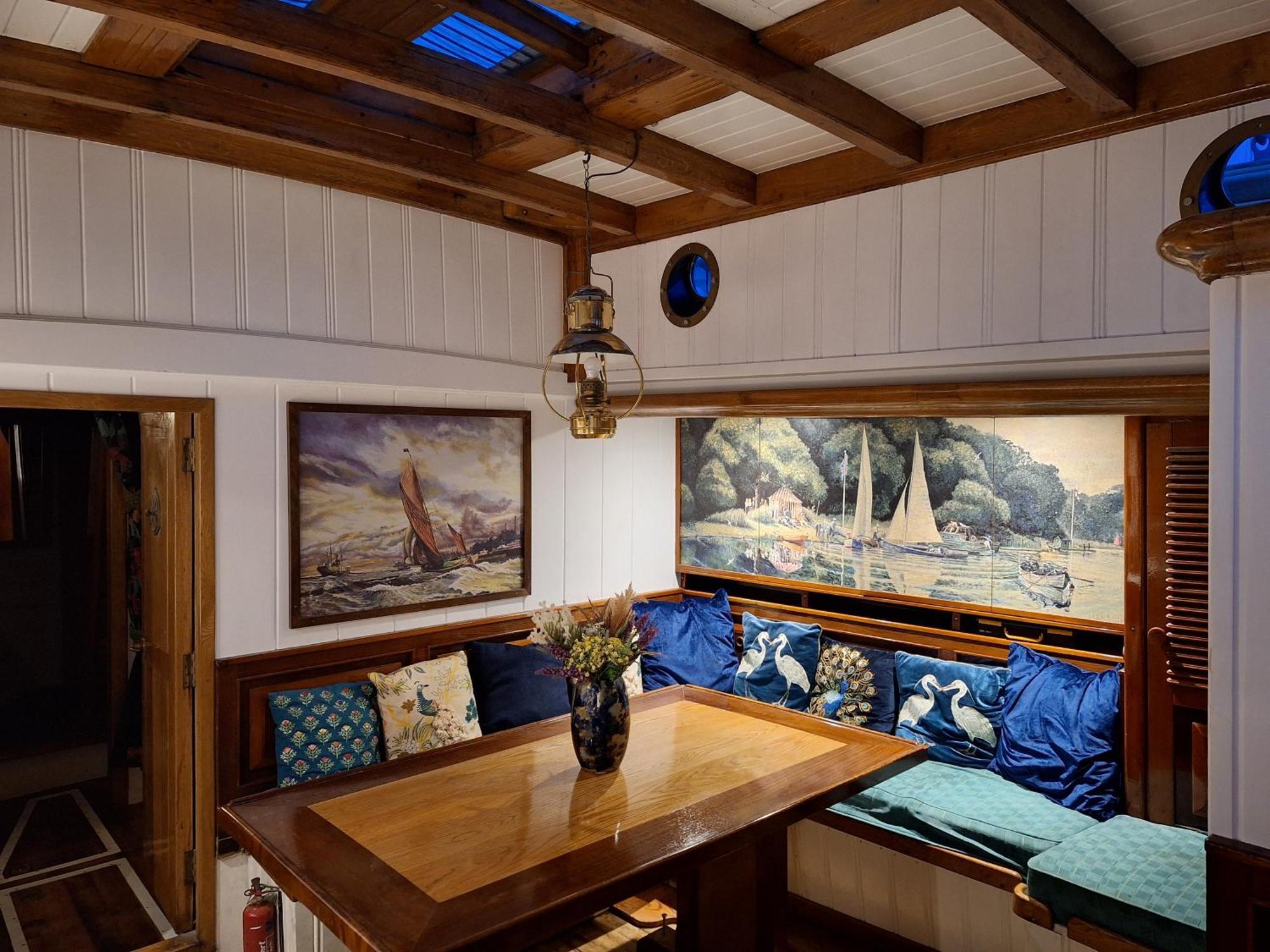 Historic Wooden Ship 'Ursula' Hotel East Cowes Kültér fotó