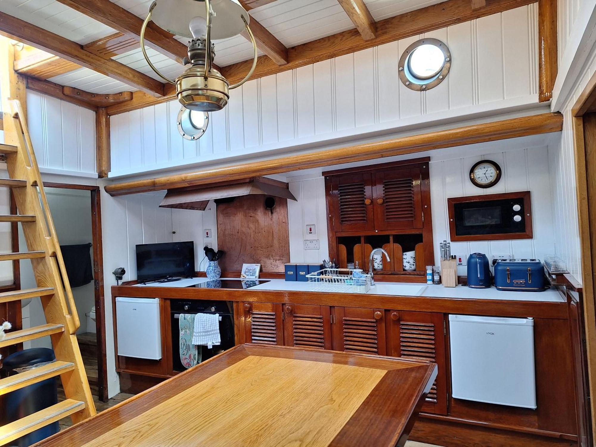 Historic Wooden Ship 'Ursula' Hotel East Cowes Kültér fotó